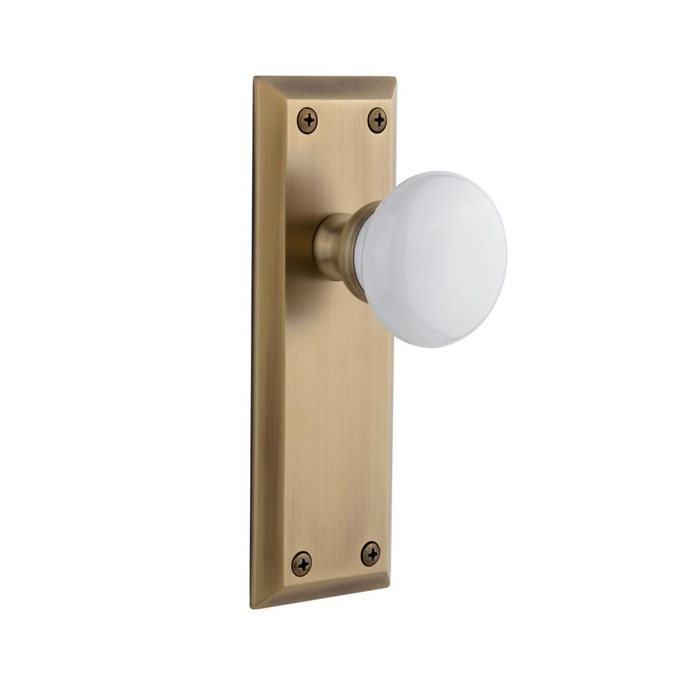 Grandeur by Nostalgic Warehouse FAVHYD Privacy Knob - Fifth Avenue Plate with Hyde Park Knob in Vintage Brass